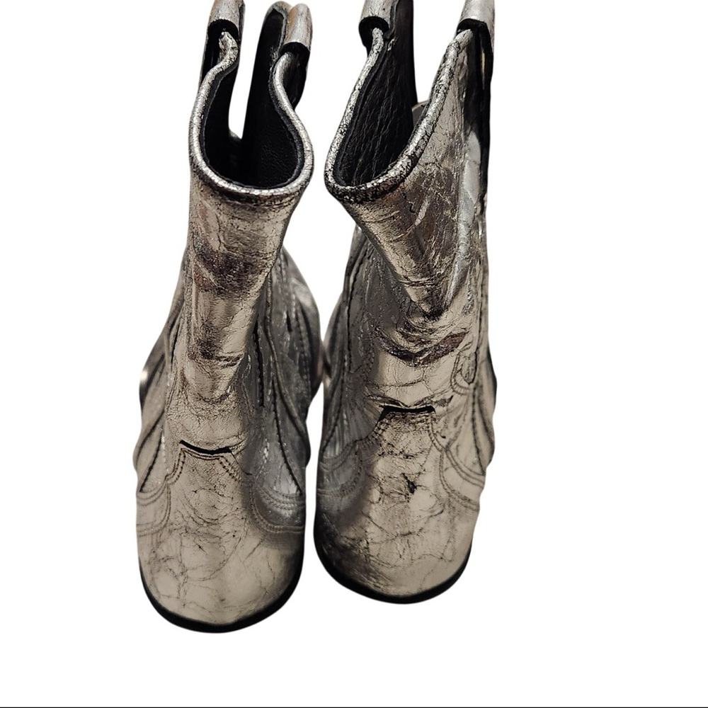 Free People Way Out West Silver Metallic Western Ankle Boots – Size 8 (38.5) - Picture 5 of 7